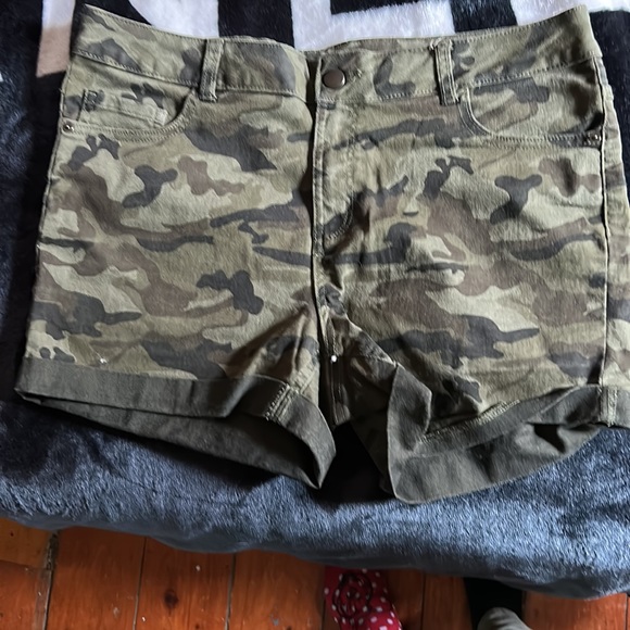 Army shorts - Picture 2 of 2